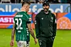 Marco Friedl und Daniel Thioune sichtlich enttäuscht nach der Pleite gegen St. Pauli.