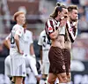 Jackson Irvine und Hauke Wahl nach dem Schlusspfiff gegen Frankfurt