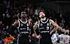 Auch Osaro Rich und Devon Daniels (r.) starrten gespannt auf die Videotafel