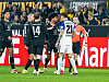 HSV-Profi Nicolai Remberg legt sich mit Dortmunds Karim Adeyemi an.