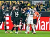 HSV-Profi Nicolai Remberg legt sich mit Dortmunds Karim Adeyemi an.