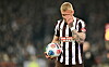 St. Pauli-Verteidiger Louis Oppie wirkt frustriert