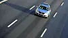 Ein Polizeiwagen auf der Autobahn