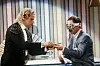 Die wohl berühmteste Wette: 1988 legte „Titanic“-Chef Bernd Fritz (r.) Gottschalk rein, indem er Buntstifte am Geschmack erkennen wollte – und einfach unter der Brille durchguckte. (Archivbild)