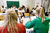 Schüler mit Tablets im Unterricht (Symbolbild).