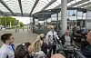 Christian Sommer, Pressesprecher von Volkswagen Sachsen, gibt ein Statement vor dem Werk in Zwickau zu dem geplanten Stellenabbau.