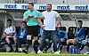 HSV-Trainer Steffen Baumgart (r./hier mit Schiedsrichter Tobias Welz) droht in Kürze die Aufstellung eines neuen deutschen Rekordes.