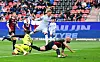Sonny Kittel köpft den Ball zum 1:0 für den HSV ins Tor.