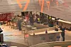 Einsatzkräfte stehen nach der Messerattacke im Food-Court des Phoenix-Centers.