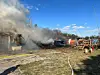 Der Holzschuppen brannte vollständig nieder und auch eine Dachfläche wurde durch das Feuer beschädigt.