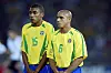 Roberto Carlos (r.) und Kleberson beim WM-Finale 2002 gegen Deutschland.