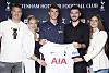Schöne Woche: Mario Vuskovic (2.v.r.) bei der Präsentation seines Bruders Luka (Mitte) bei Tottenham Hotspur.