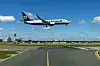 Eine Ryanair-Maschine landet in Hamburg (Symbolbild).