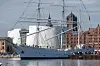 Das Segelschiff „Gorch Fock 1“ wird von Schleppern in den Stadthafen gebracht. Nach umfangreiche Reparaturen auf der Werft an dem 90-jährigen Segler soll das Schiff zukünftig als Museumsschiff im Hafen der Stadt liegen.
