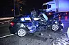 Wrack eines BMW, im Hintergrund ein Lkw