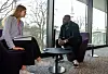 MOPO-Reporterin Amelie Wingsch im Gespräch mit Gerald Asamoah in Hamburg