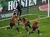 Carlos Zambrano, Gerald Asamoah und Marius Ebbers jubeln