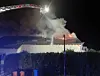 Einsatzkräfte der Feuerwehr sind bei einem Brand eines Einfamilienhauses im Einsatz.