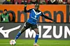 Jean-Luc Dompé dribbelt im Spiel in Augsburg