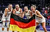 Golden Girls: Sonja Greinacher, Svenja Brunckhorst, Elisa Mevius und Marie Reichert jubeln nach ihrem Coup