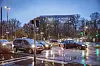 Einige der Autofahrer bremsen an der Fußgänger-Ampel erst in letzter Sekunde.