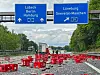 Lkw verliert auf A7 haufeweise Coca Cola Kisten – A7 gesperrt