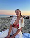 Tennis-Star Amanda Anisimova am Strand