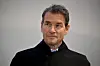 Der wegen Hausfriedensbruch und Sachbeschädigung angeklagte ehemalige Fußball-Nationaltorwart Jens Lehmann steht zur Fortsetzung im Prozess gegen ihn an seinem Platz.