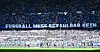Auf der Nordtribüne im Volksparkstadion hängt ein großes Plakat mit der Aufschrift: „Fußball muss bezahlbar sein“