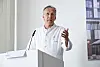 Ansgar Lohse, Gastroenterologe am UKE, spricht bei einer Pressekonferenz.