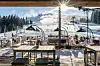 Das Holzhotel Forsthofalm befindet sich mitten auf der Skipiste.