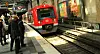 Eine S-Bahn der Linie S1 fährt in den Hauptbahnhof hinein. (Archivbild)