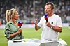 Lothar Matthäus spricht in ein Mikrofon