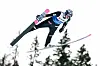 Ein Skispringer in der Luft