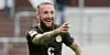 Da guckst Du! Marvin Knoll im aktuellen Heim-Trikot des FC St. Pauli. Das neue eigene Trikot gibt es erstmals am 1. Dezember zu sehen.