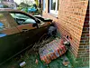 Ein gestohlenes Auto kam in Heie nach einem Crash mit einer Hauswand zum Stehen.