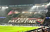Banner mit der Aufschrift „Free Palestine“ auf der Tribüne der PSG-Fans