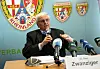 Der frühere DFB-Präsident Theo Zwanziger spricht auf einer Pressekonferenz eines Fußball-Verbands