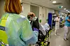Übergabe eines Patienten im Krankenhaus