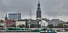 Trotz der grauen Wolken und der kühlen Brise ist Hamburg offenbar ein attraktives Pflaster.