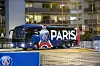 Der PSG-Bus parkt vor einem Hotel