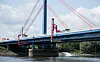 Bauprüfer kontrollieren die Norderelbbrücke. Nach dem Abschluss einer Reparatur kann der Verkehr in Richtung Lübeck/Bremen wieder ungehindert über die Brücke rollen.
