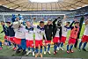 Die HSV-Profis feiern den Sieg gegen Nürnberg vor der Nordtribüne.