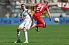 Jackson Irvine im Zweikampf mit Hendrik Zuck