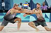 Nils Ehlers und Clemens Wickler bei einem Beachvolleyball-Match bei Olympia