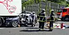 In dem Pkw auf der A25 in Hamburg-Curslack sind zwei Personen eingeklemmt.