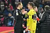 Manuel Neuer und Alexander Nübel nach dem Spiel des FC Bayern gegen Stuttgart im Dezember