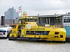 eine Fähre im Hamburger Hafen