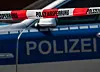 Polizeiabsperrung mit Einsatzfahrzeug