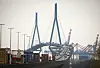 Der Lkw-Verkehr macht der Köhlbrandbrücke zu schaffen.